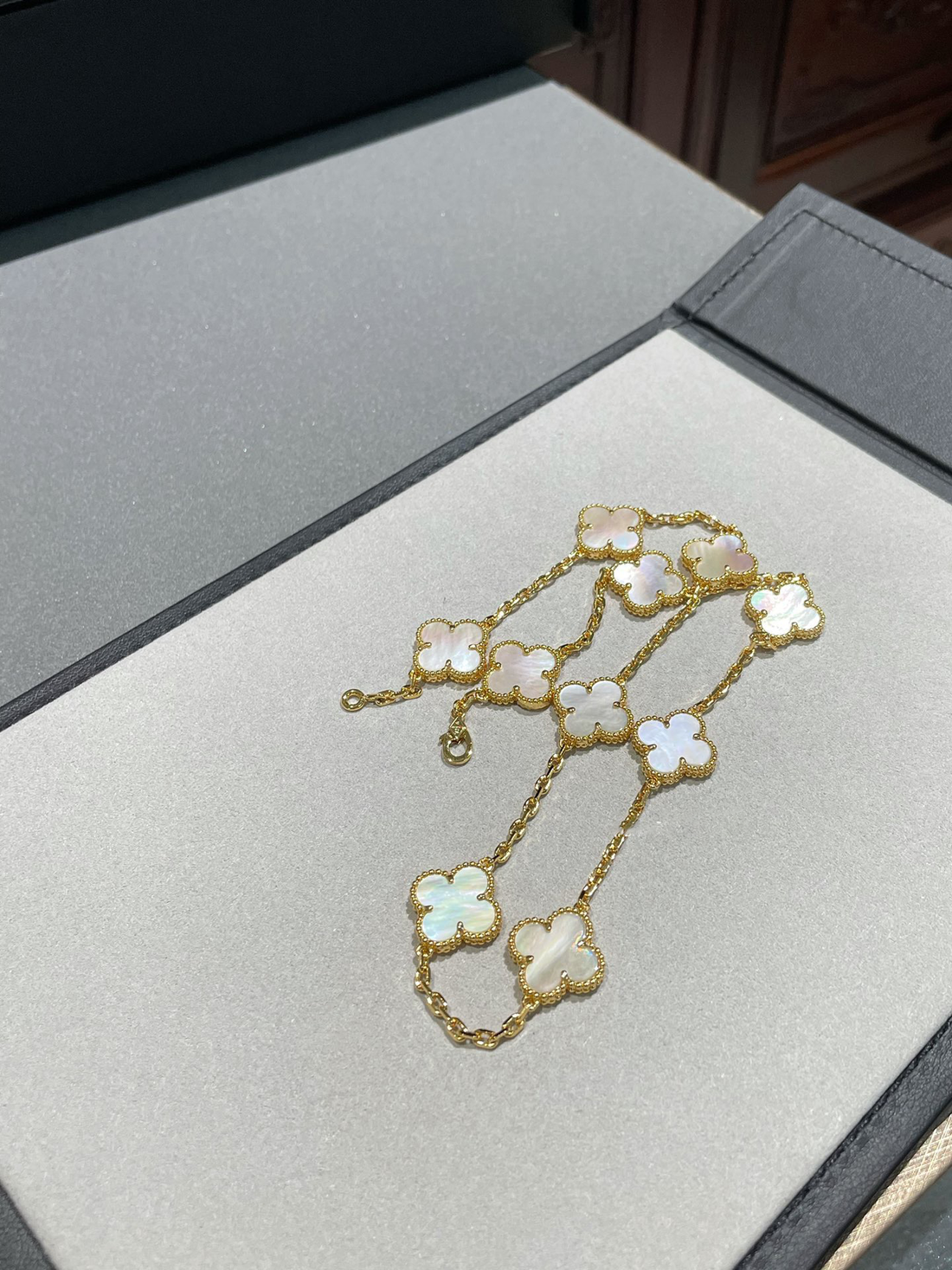 Quatrefoil Pendant Necklace, 10 Motifs, Yellow Gold Tone, Malachite