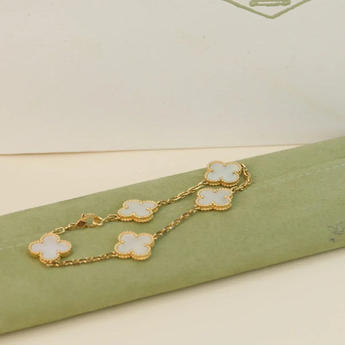 Quatrefoil 5 Motifs Bracelet, White Mother of Pearl