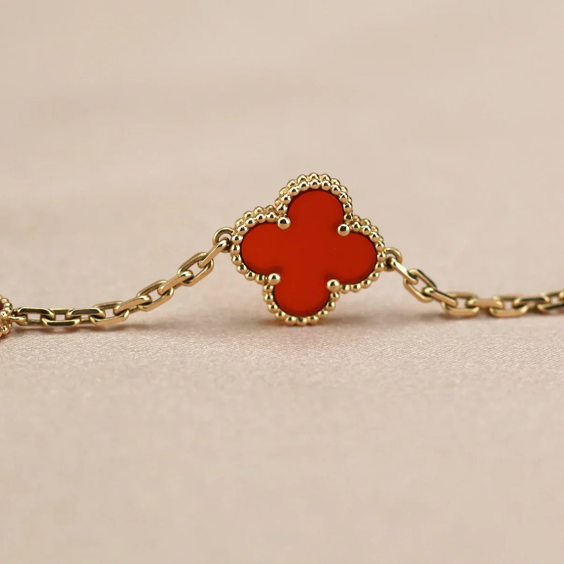 Quatrefoil 5 Motifs Bracelet, Red Carnelian