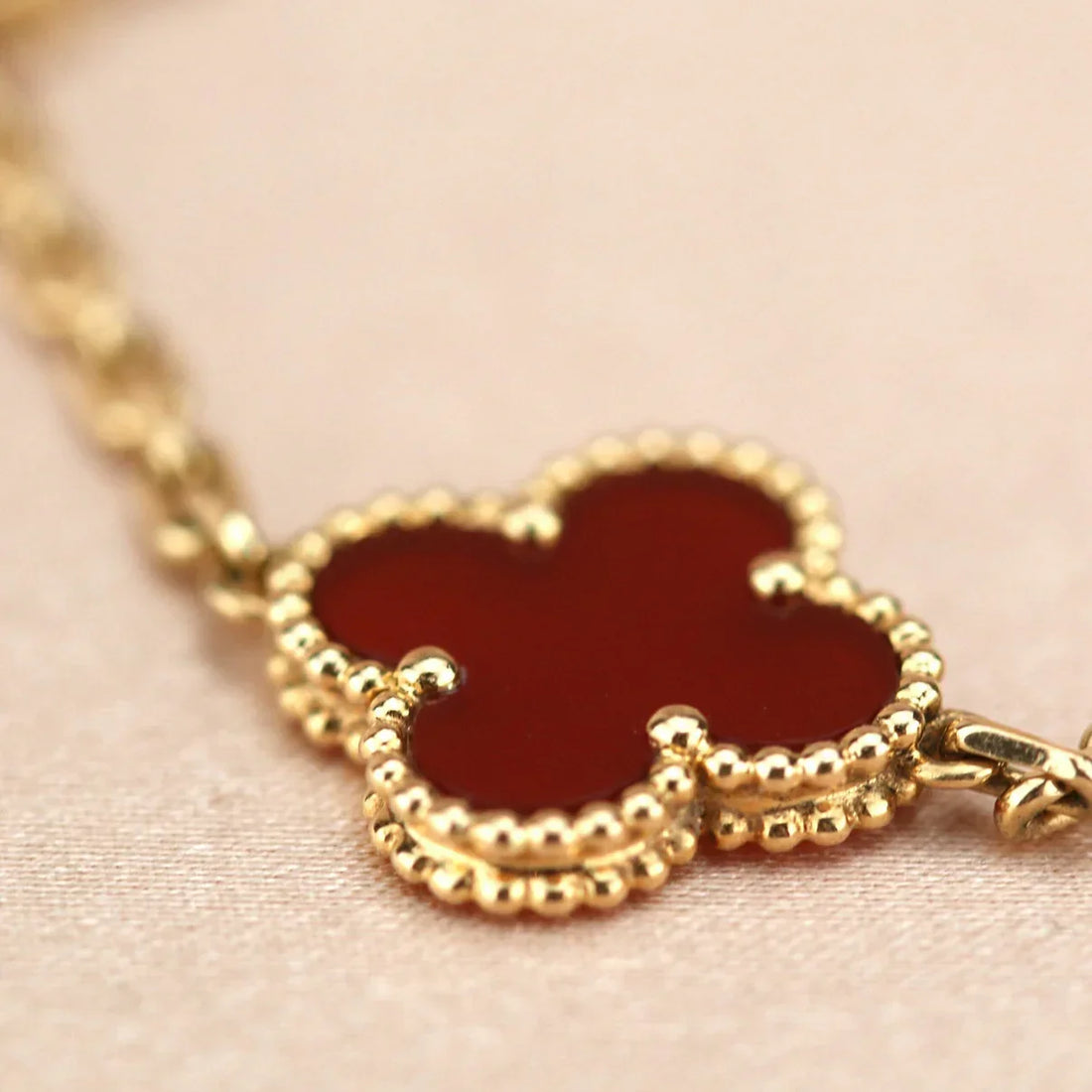Quatrefoil 5 Motifs Bracelet, Red Carnelian
