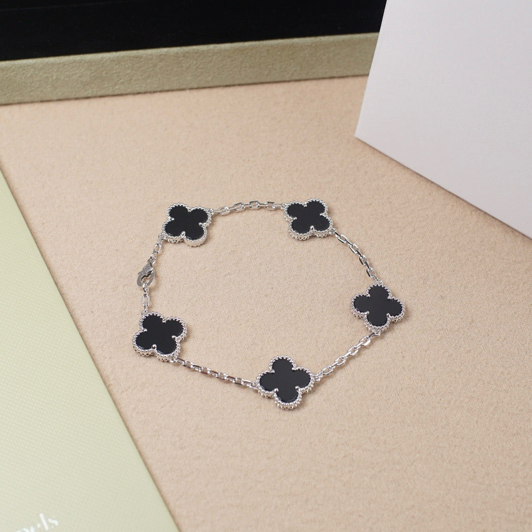 Quatrefoil 5 Motifs Bracelet, Onyx