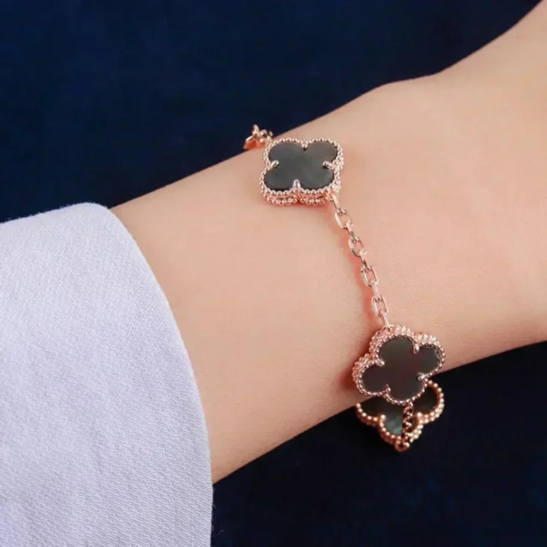 Quatrefoil 5 Motifs Bracelet, Gray Mother of Pearl