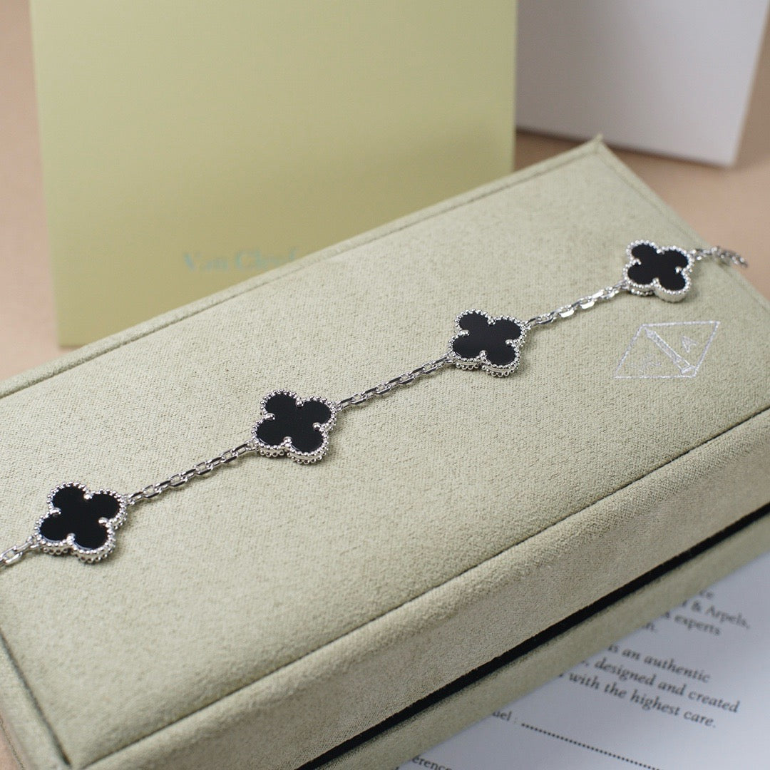 Quatrefoil 5 Motifs Bracelet, Onyx