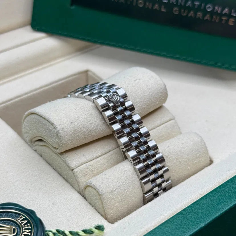 Classic Date Watch, White Gold Tone, Steel, White, 28-31 mm