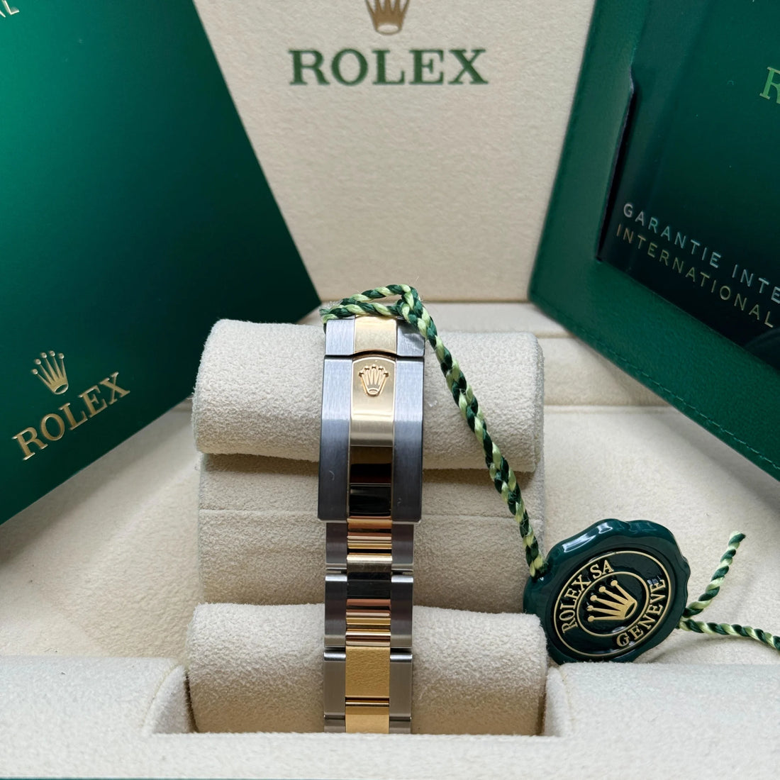 Classic Date Watch, Yellow Gold Tone, Steel, 28 mm