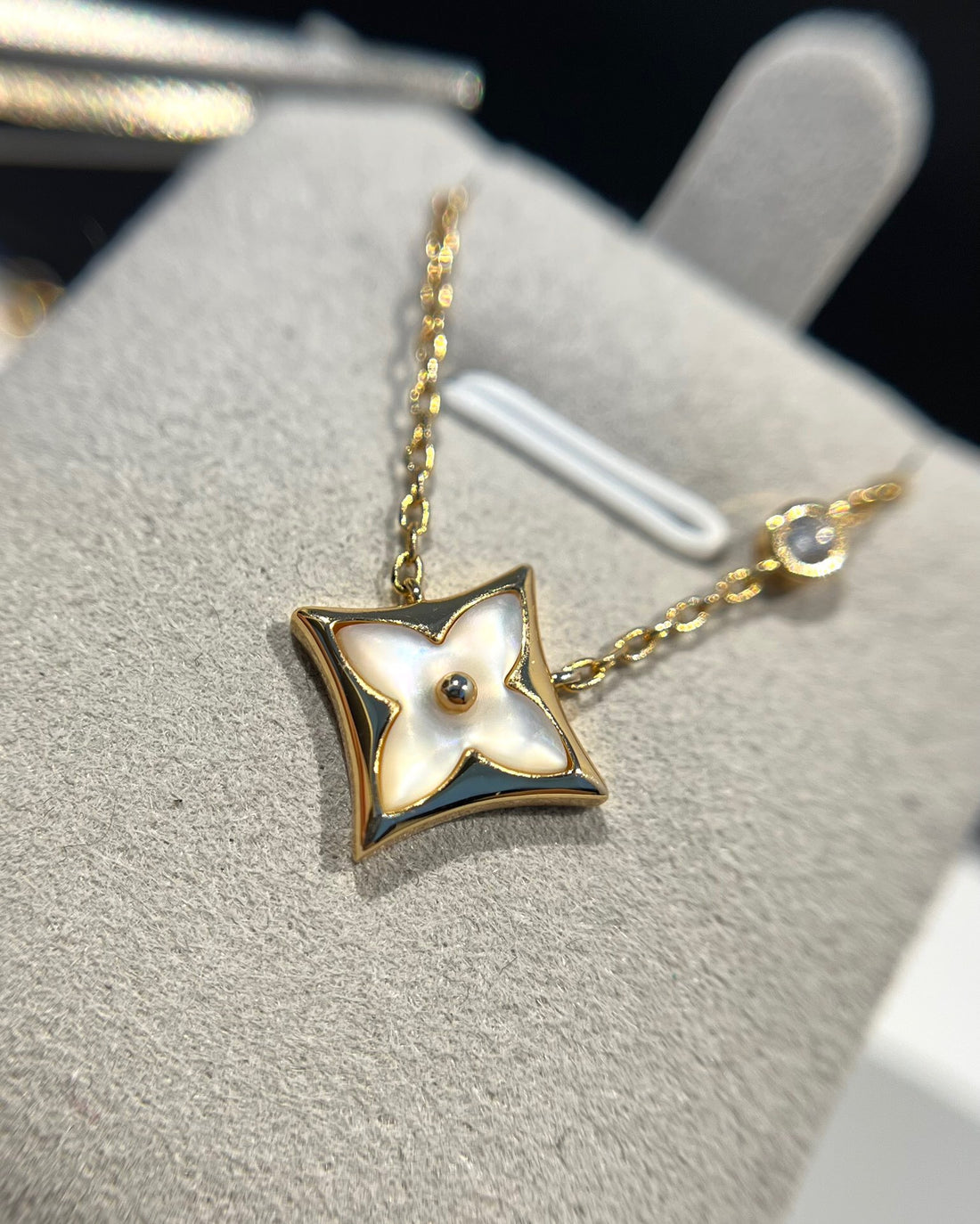 Star-Flower Pendant Necklace, Mother-of-Pearl, Stone-Set, White