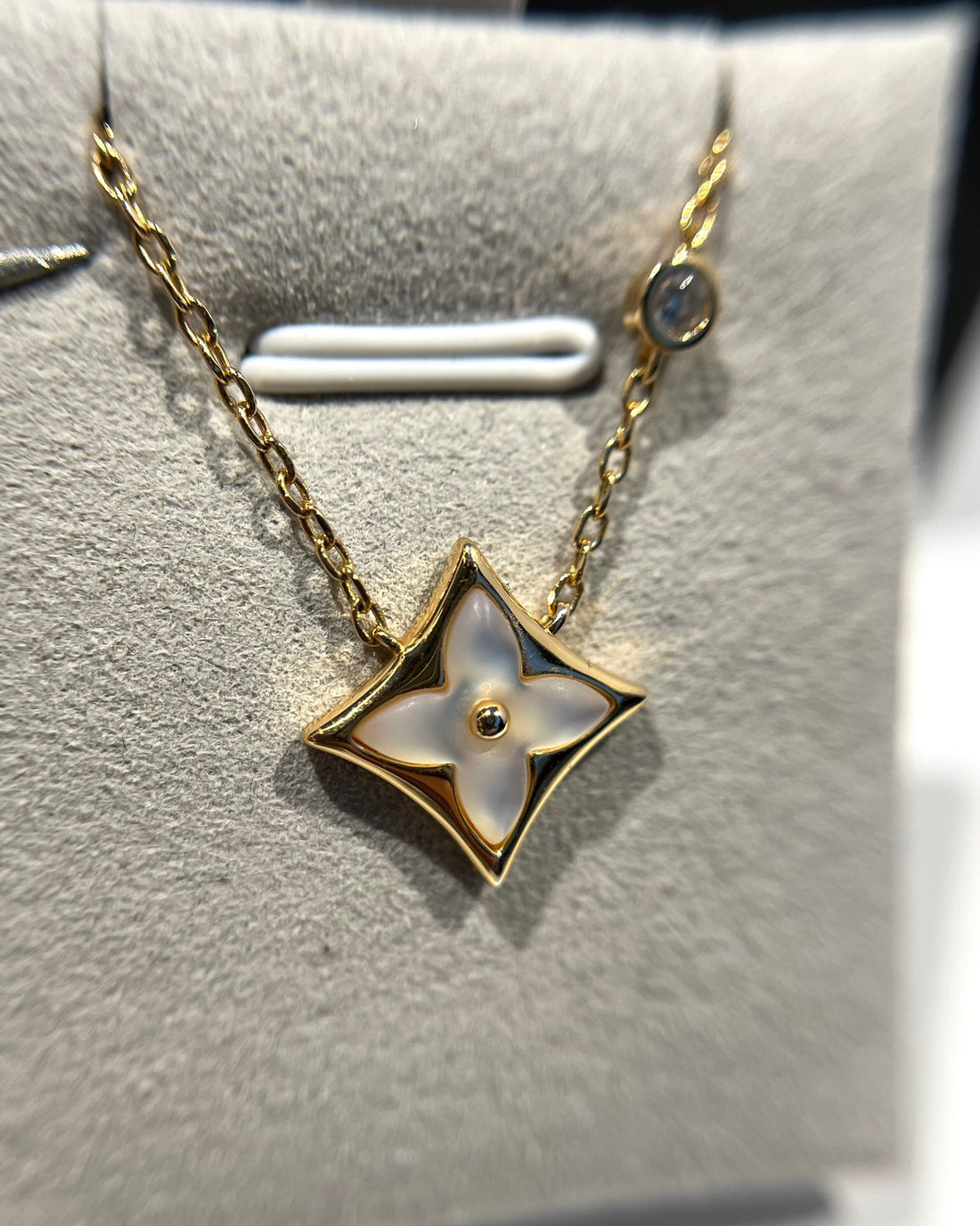 Star-Flower Pendant Necklace, Mother-of-Pearl, Stone-Set, White