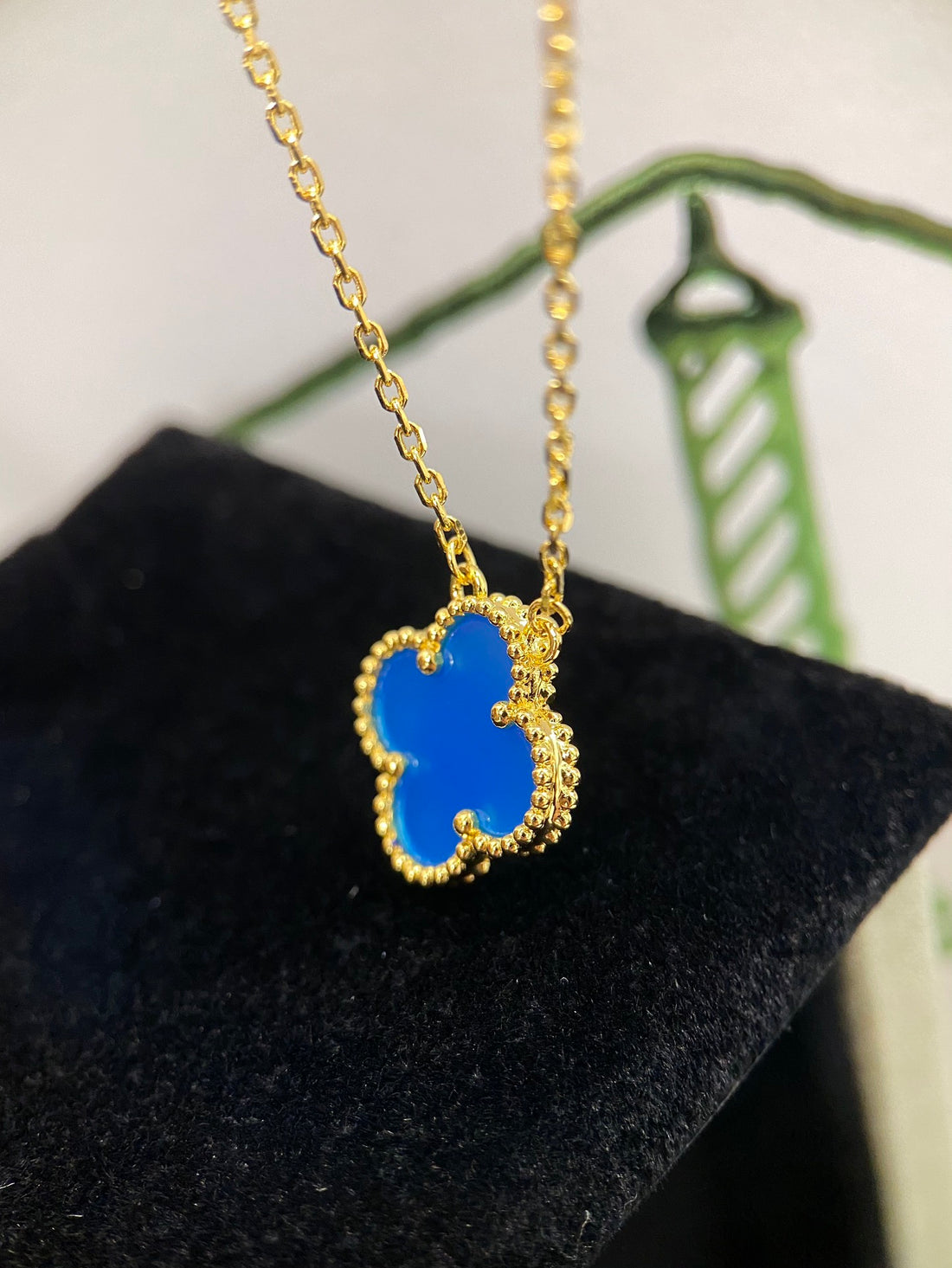 Quatrefoil Pendant Necklace, Yellow Gold Tone, Agate