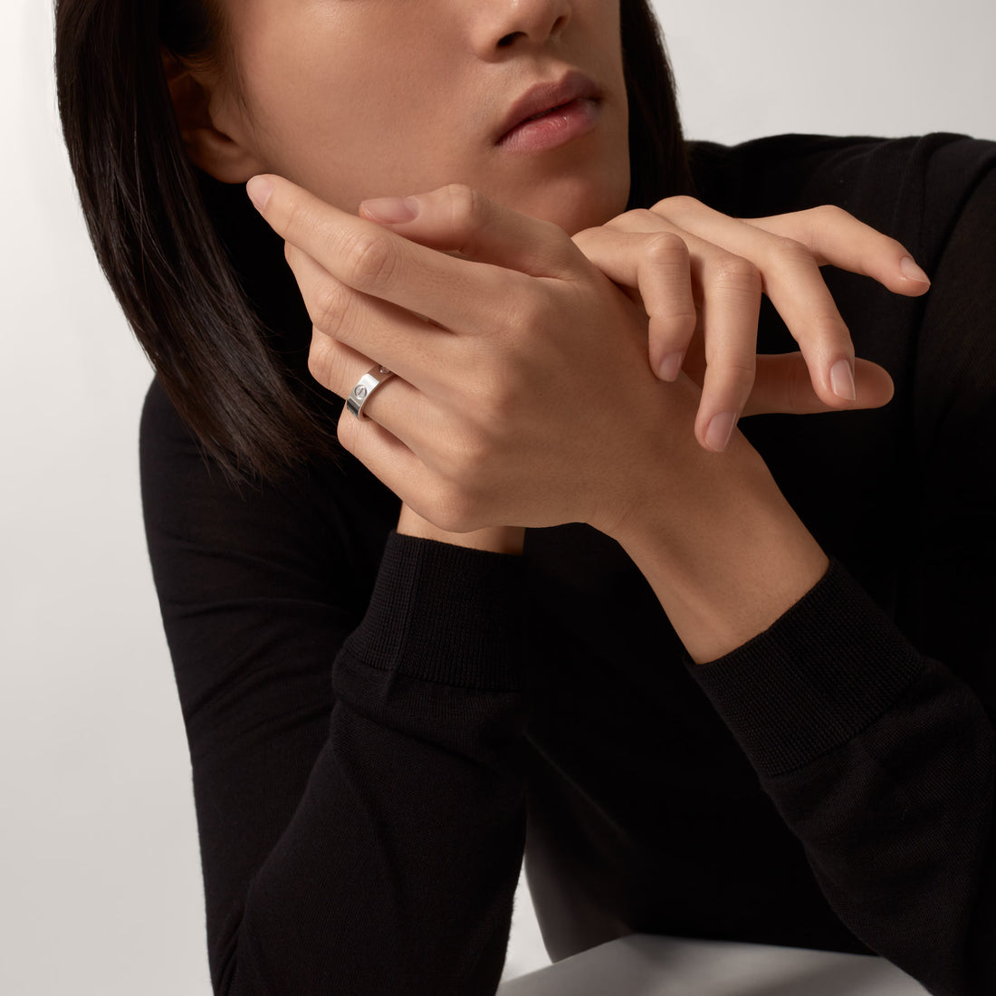 Screw-Motif Band Ring, Stone-Set, Classic Model, White Gold Tone