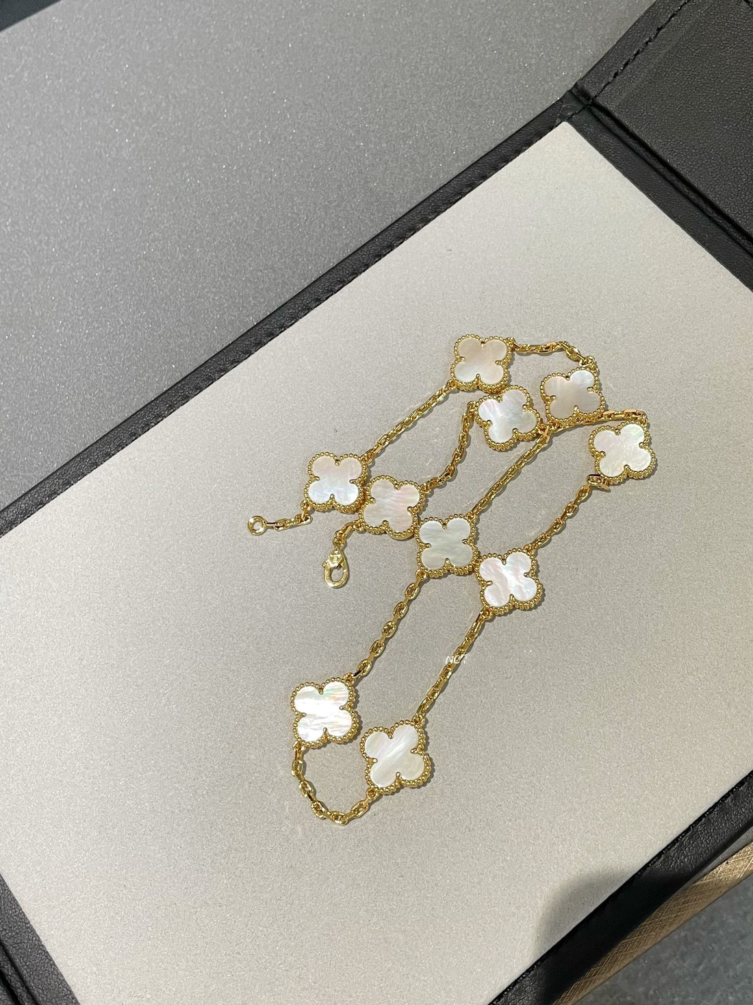 Quatrefoil Pendant Necklace, 10 Motifs, Yellow Gold Tone, Malachite