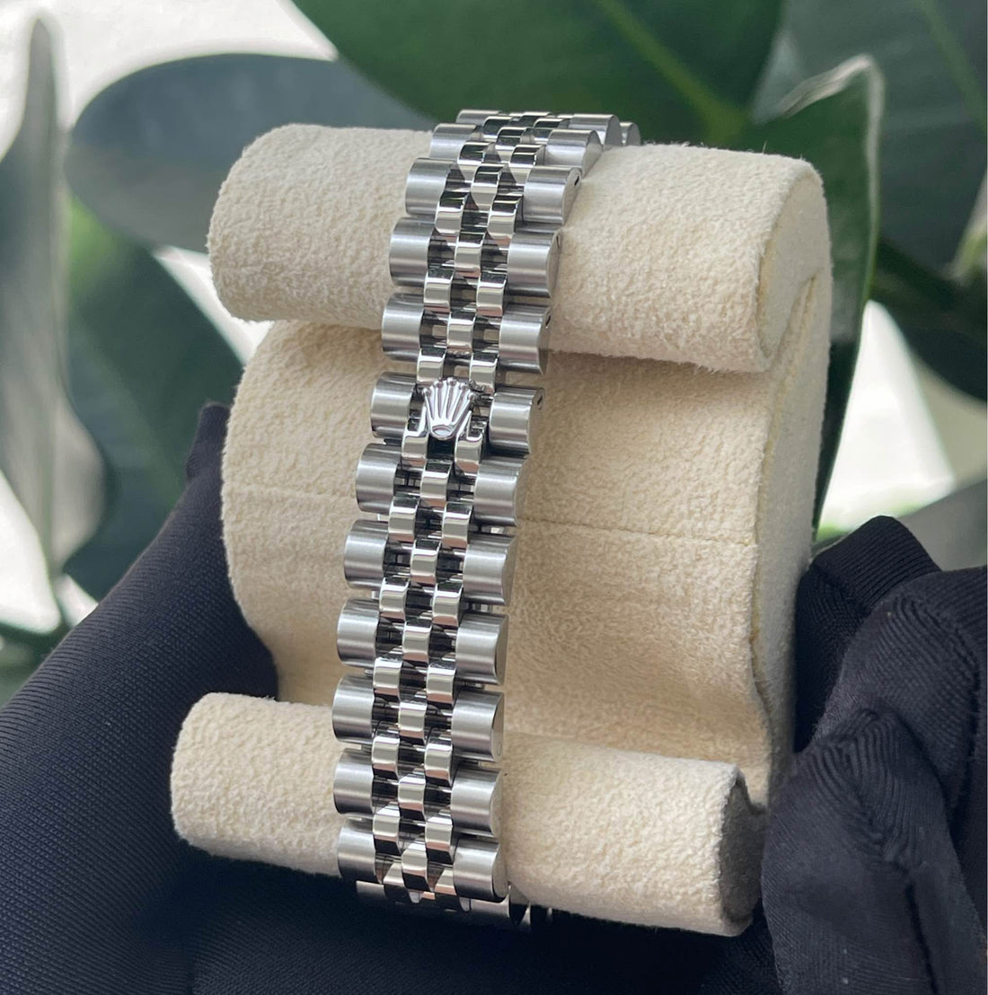 Classic Date Watch, White Gold Tone, Steel, White, 28 mm