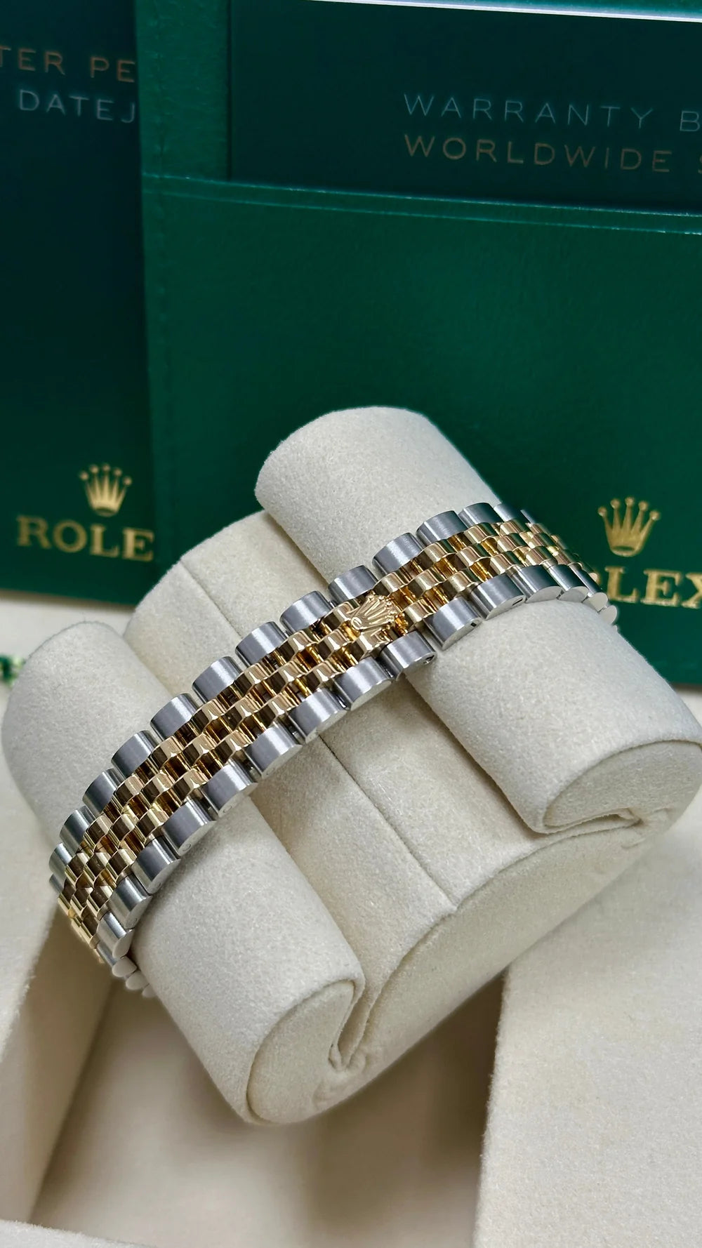Classic Date Watch, Yellow Gold Tone, Steel, 28 mm