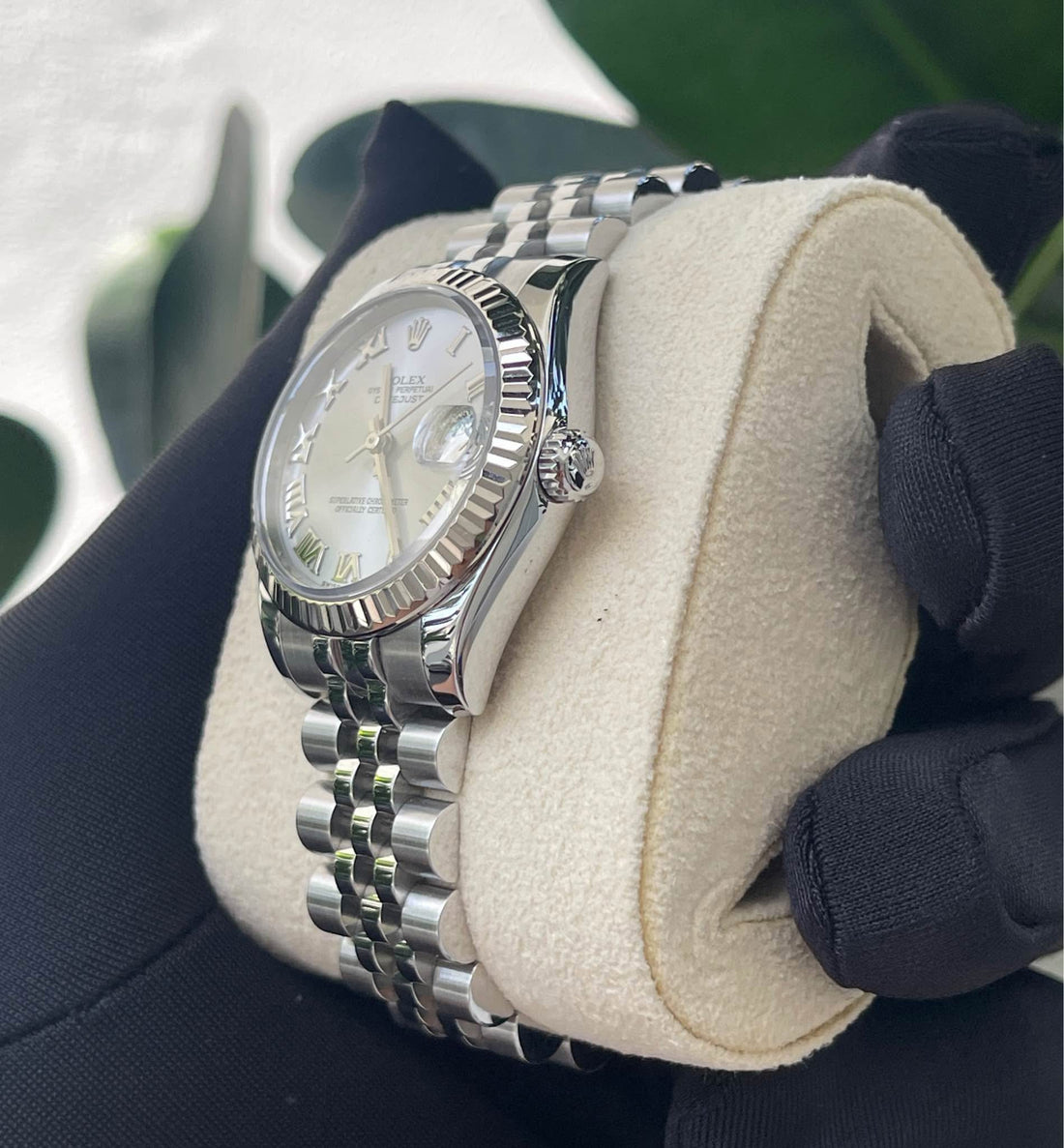 Classic Date Watch, White Gold Tone, Steel, White, 28 mm