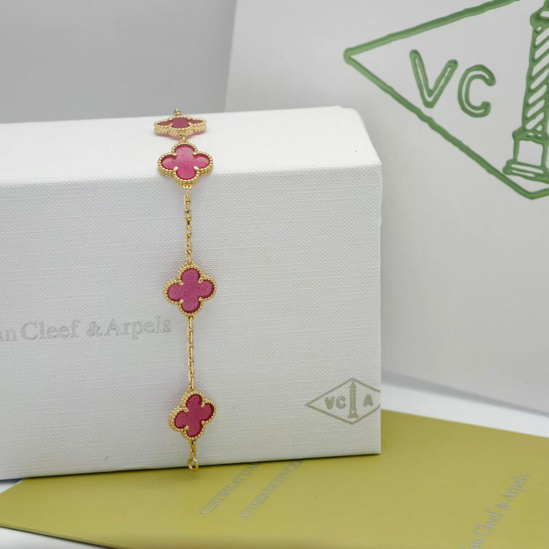 Quatrefoil 5 Motifs Bracelet, Pink Enamel