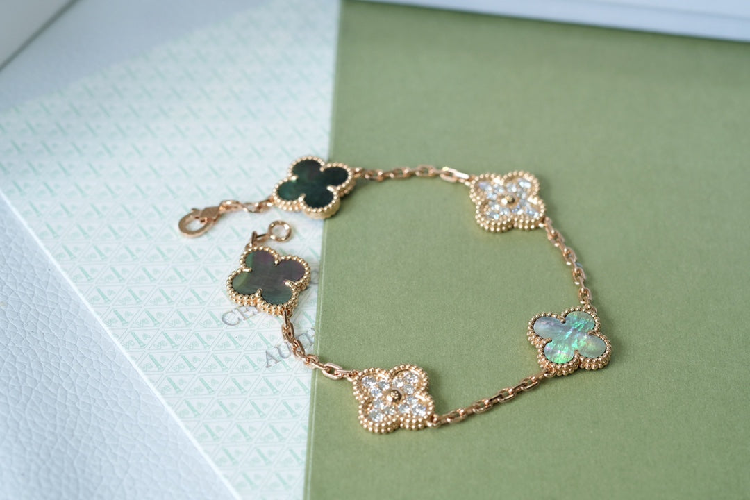 Quatrefoil 5 Motifs Bracelet, Gray Mother of Pearl