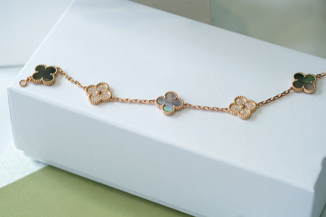 Quatrefoil 5 Motifs Bracelet, Gray Mother of Pearl