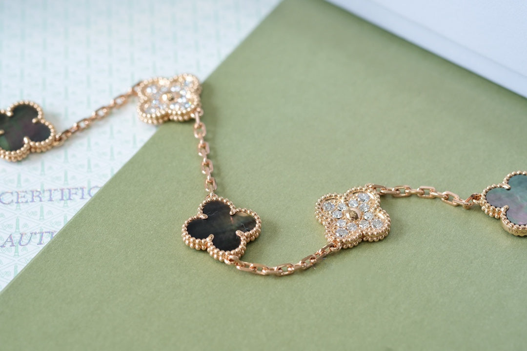 Quatrefoil 5 Motifs Bracelet, Gray Mother of Pearl